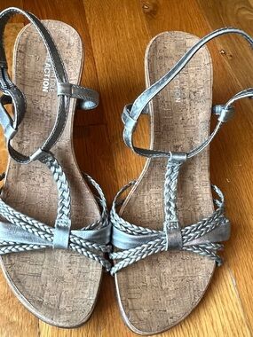 Kenneth Cole Reaction Braided Metallic Silver T-Strap Sandals